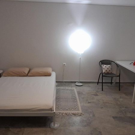 Cosy Guesthouse-Souterrain With Garden In City Center Corinth Bagian luar foto