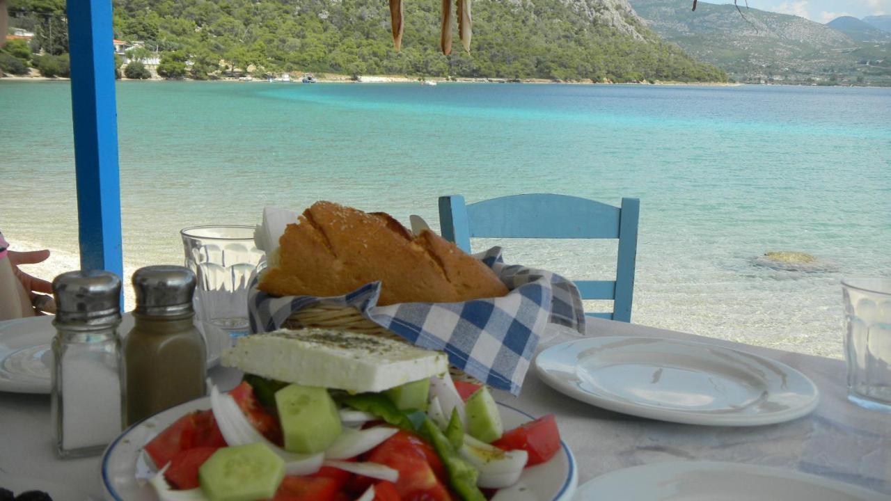 Cosy Guesthouse-Souterrain With Garden In City Center Corinth Bagian luar foto