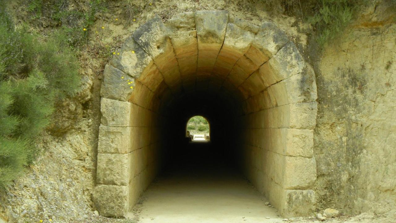 Cosy Guesthouse-Souterrain With Garden In City Center Corinth Bagian luar foto