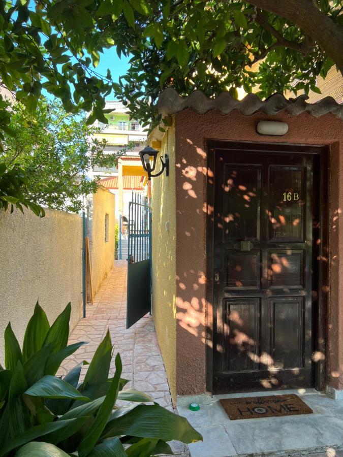 Cosy Guesthouse-Souterrain With Garden In City Center Corinth Bagian luar foto
