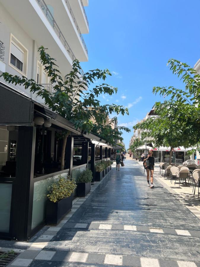 Cosy Guesthouse-Souterrain With Garden In City Center Corinth Bagian luar foto