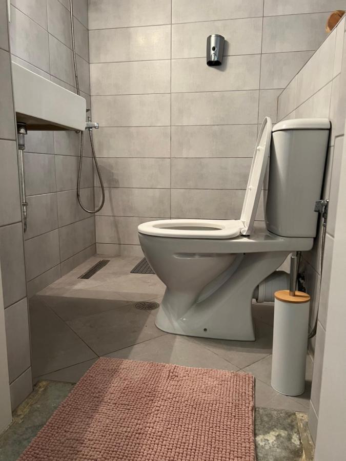Cosy Guesthouse-Souterrain With Garden In City Center Corinth Bagian luar foto
