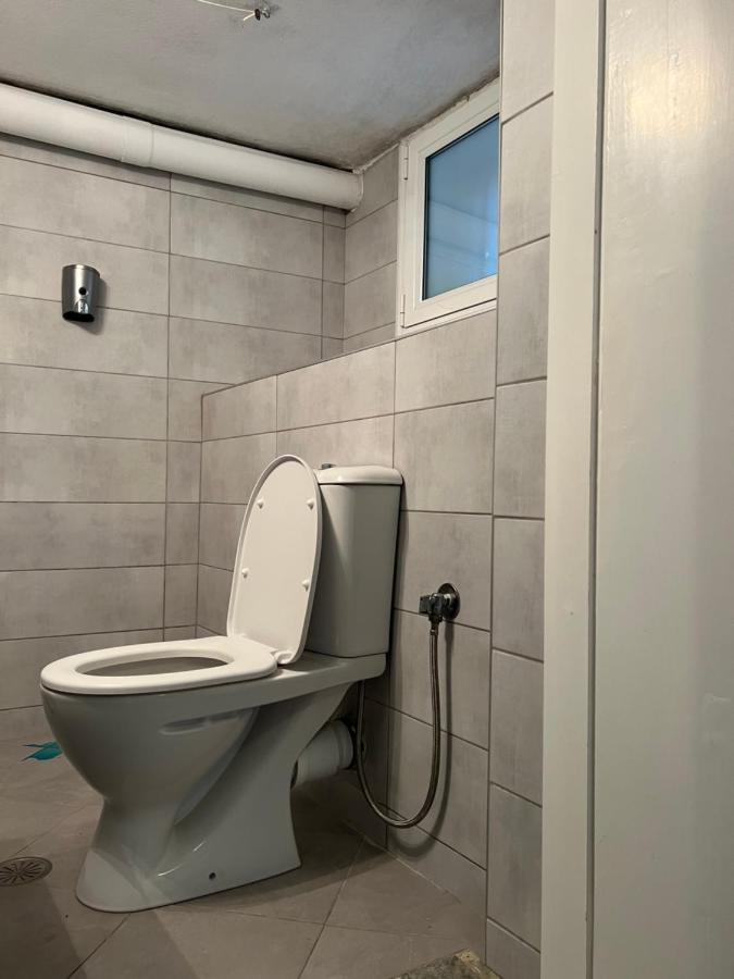 Cosy Guesthouse-Souterrain With Garden In City Center Corinth Bagian luar foto