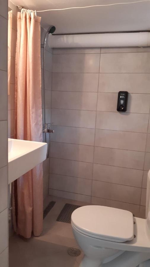 Cosy Guesthouse-Souterrain With Garden In City Center Corinth Bagian luar foto
